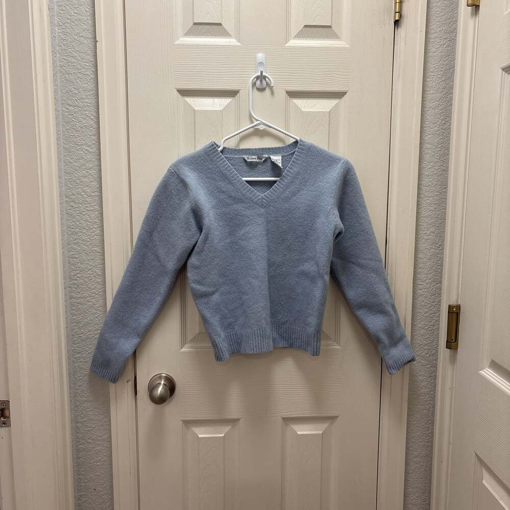 Willow Bay Light Blue V-Neck Knit Sweater 65% lambswool,‎ size 10-12 girls